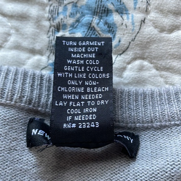 Argyle Grey and Fuchsia V-Neck Seater - Picture 7 of 7